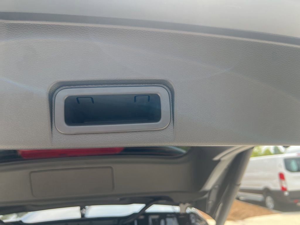 2025 Everest White Pearl/Super Black Nissan Rogue Platinum FWD SUV