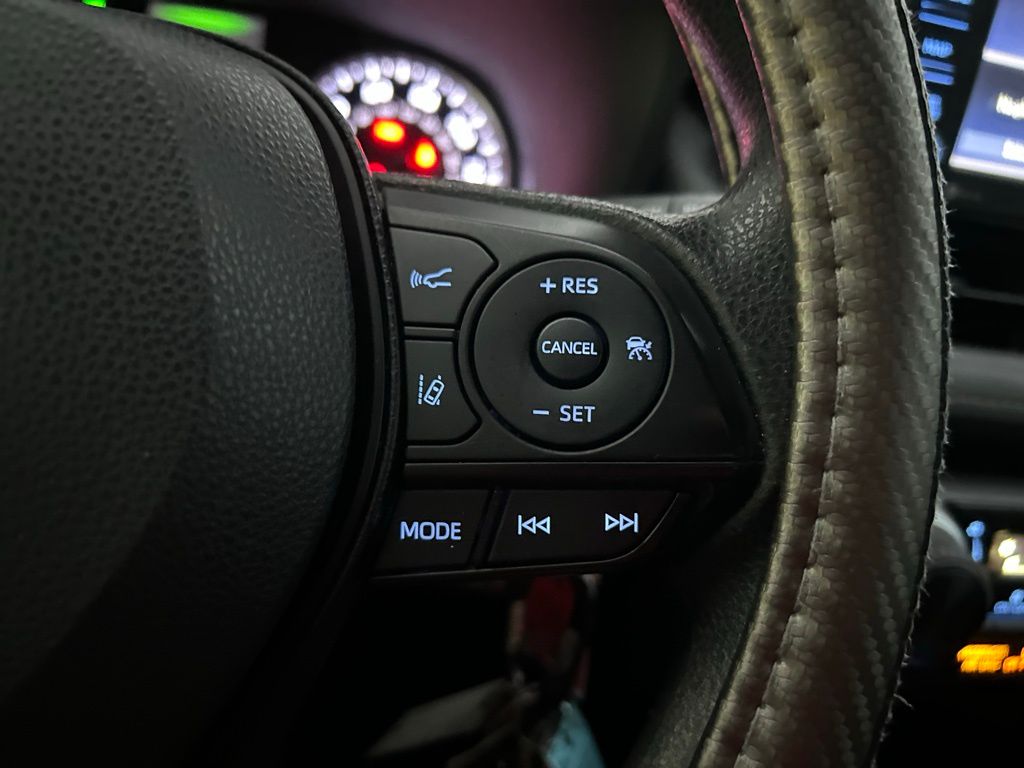 Thumbnail: 2022 Toyota RAV4 - 18