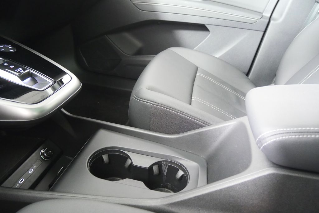 Thumbnail: 2022 Audi Q4 e-tron - 28