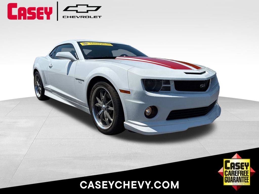 Summit White 2011 Chevrolet Camaro Coupe Rear-Wheel Drive 6-Speed Manual