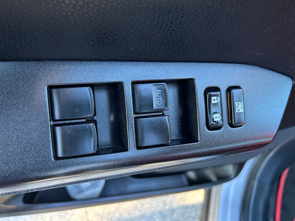 Thumbnail: 2018 Toyota RAV4 - 16