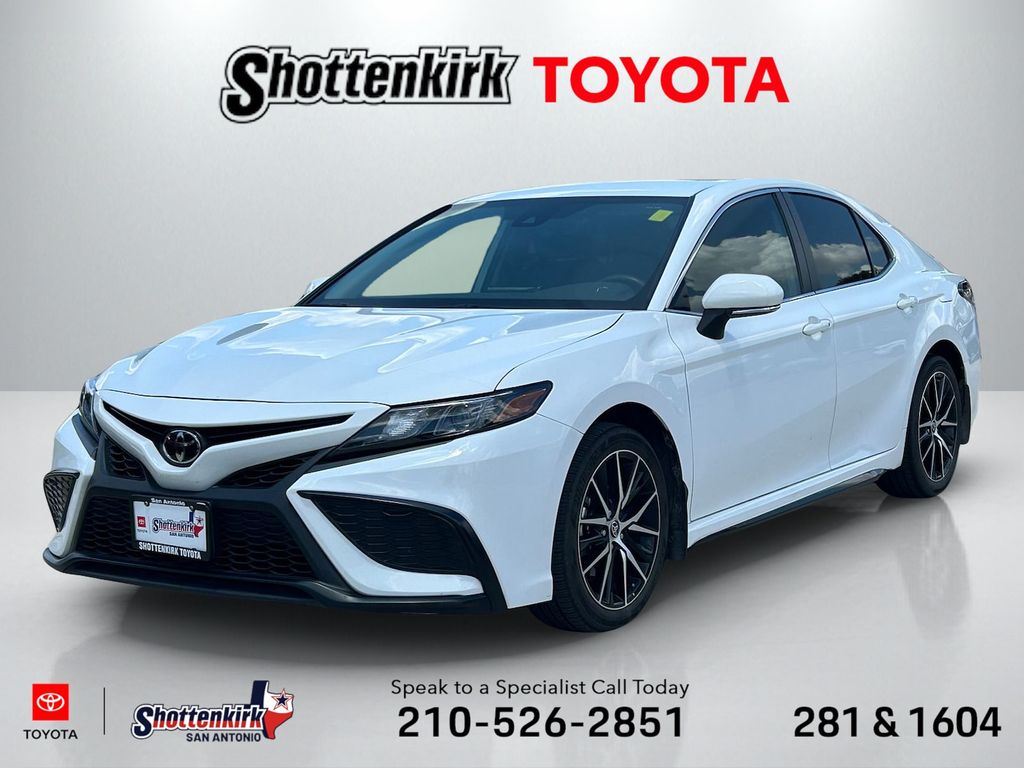 2023 Toyota Camry SE's photo