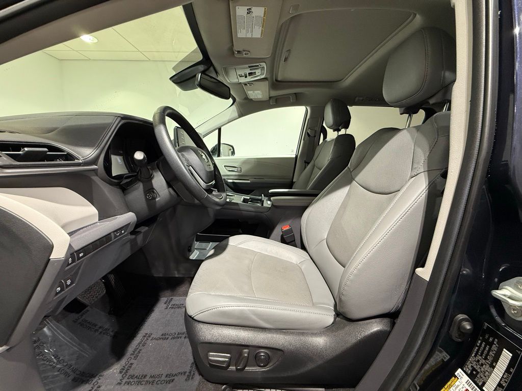 Thumbnail: 2024 Toyota Sienna - 13