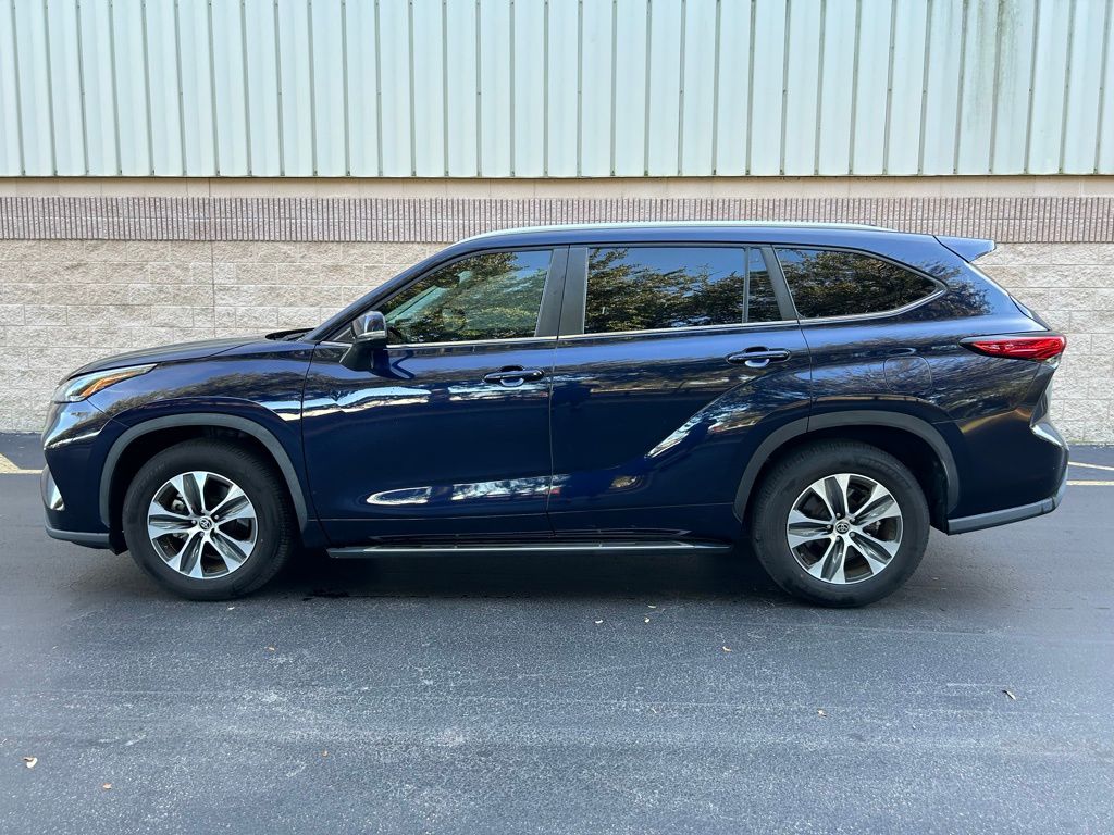 Thumbnail: 2023 Toyota Highlander - 2