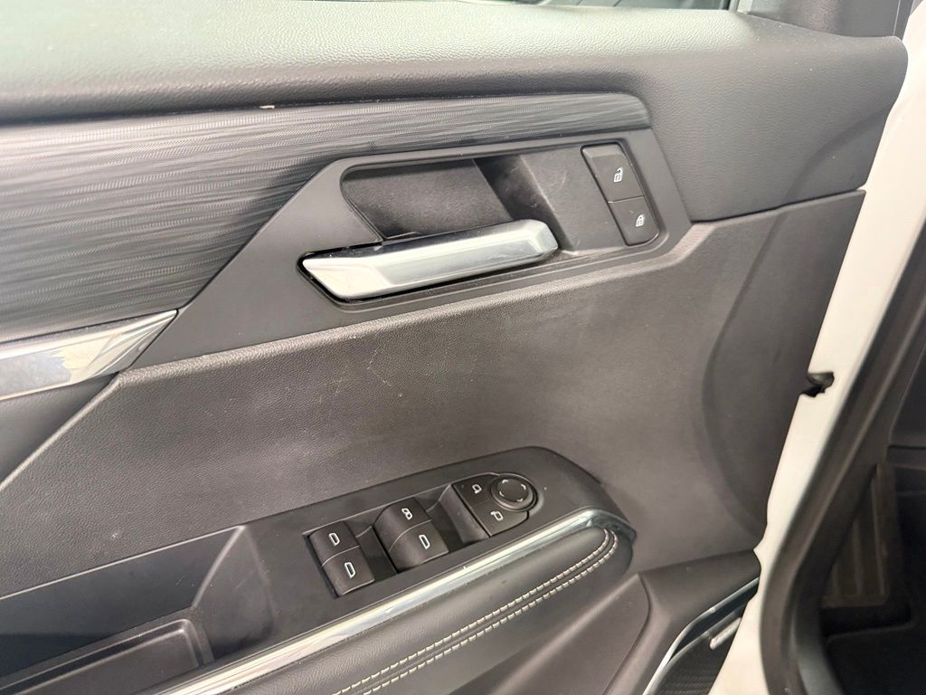 Used 2026 White GMC Elevation image 12