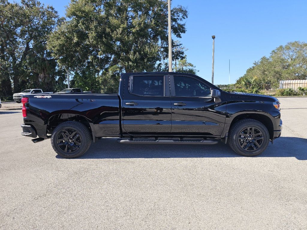 2025 Chevrolet Silverado 1500 Custom 2