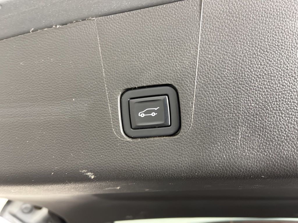 Thumbnail: 2023 Chevrolet Traverse - 12