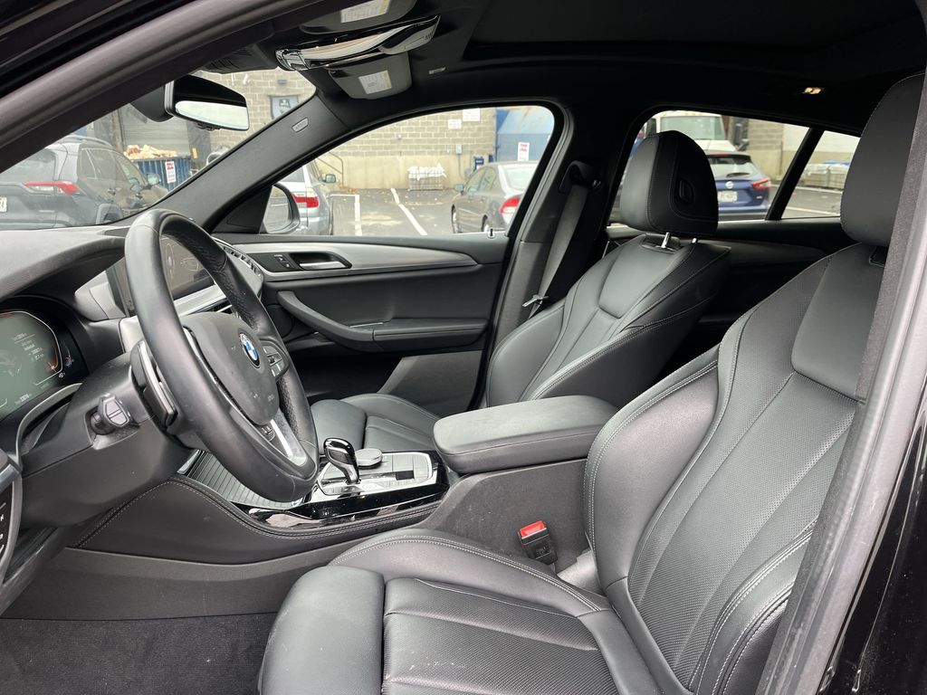 Thumbnail: 2023 BMW X4 - 11