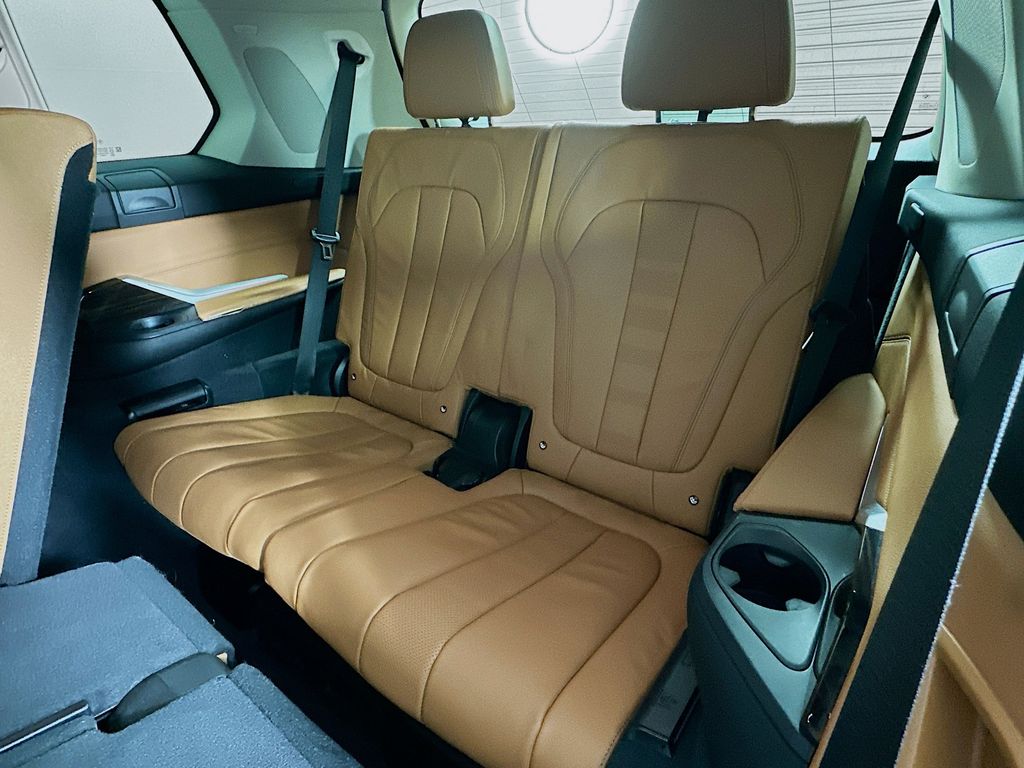 Thumbnail: 2021 BMW X7 - 28
