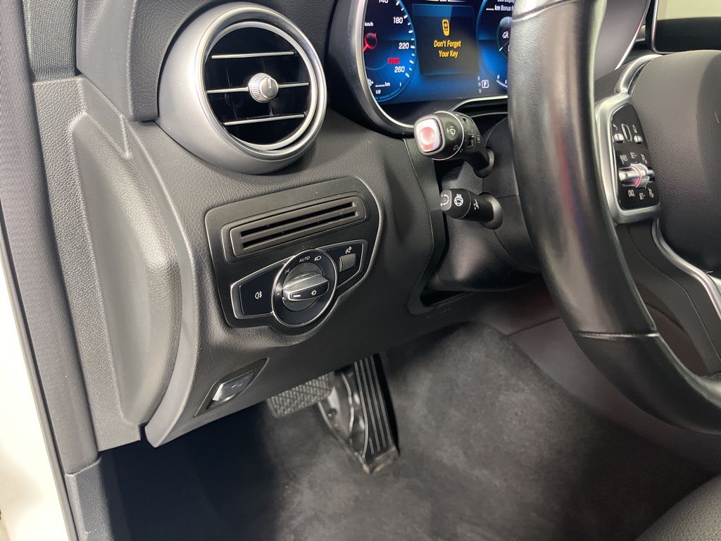 Thumbnail: 2022 Mercedes-Benz GLC - 27