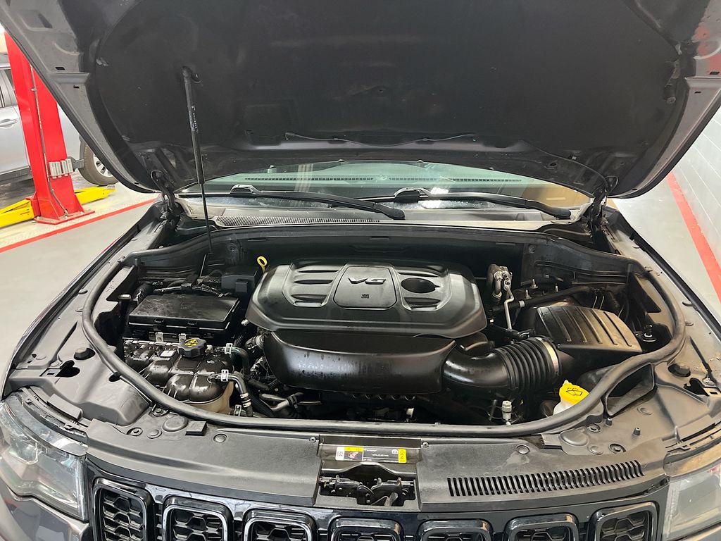 Used 2021 Granite Crystal Metallic Clearcoat Jeep Laredo X image 30