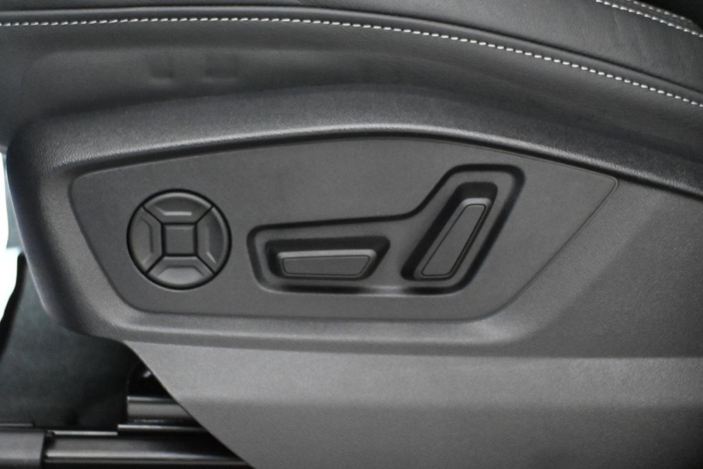 Thumbnail: 2026 Audi Q8 - 26