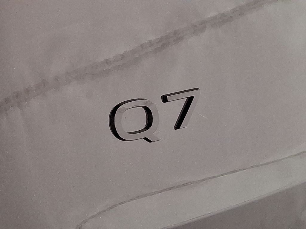 Thumbnail: 2026 Audi Q7 - 16