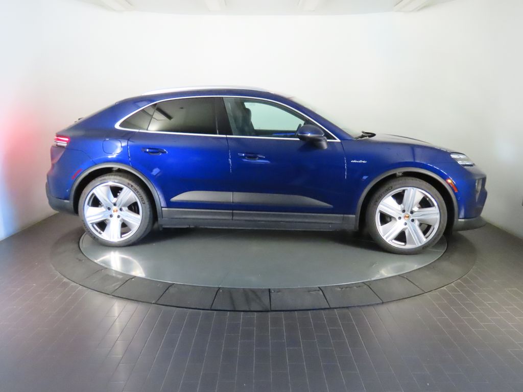Thumbnail: 2024 Porsche Macan - 8
