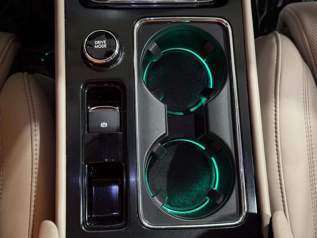 Certified Used 2022 Ceramic Pearl Metallic Tri-Coat Lincoln Grand Touring image 14