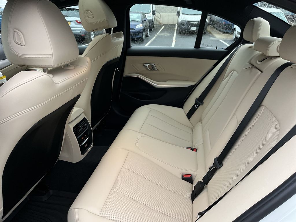 Thumbnail: 2025 BMW 3 Series - 23