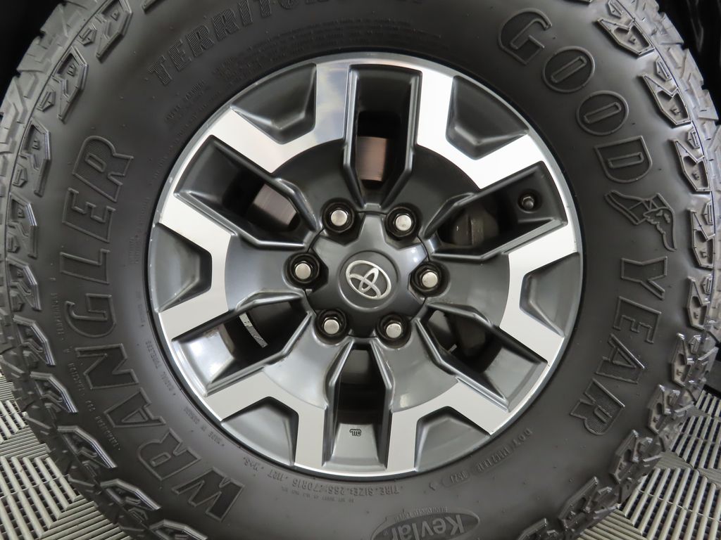 Thumbnail: 2017 Toyota Tacoma - 30