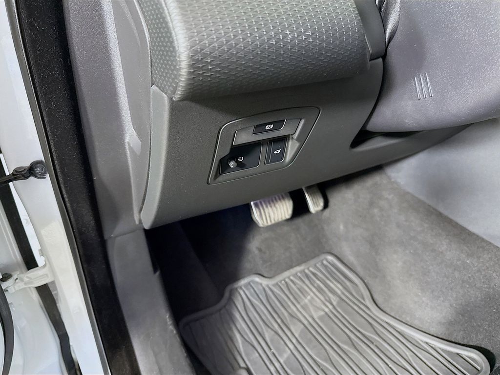 Thumbnail: 2019 Land Rover Range Rover Velar - 10