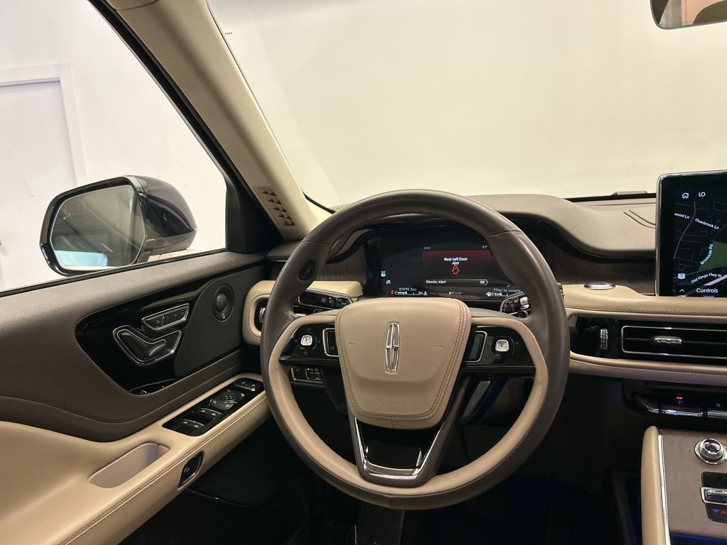 Thumbnail: 2022 Lincoln Aviator - 24