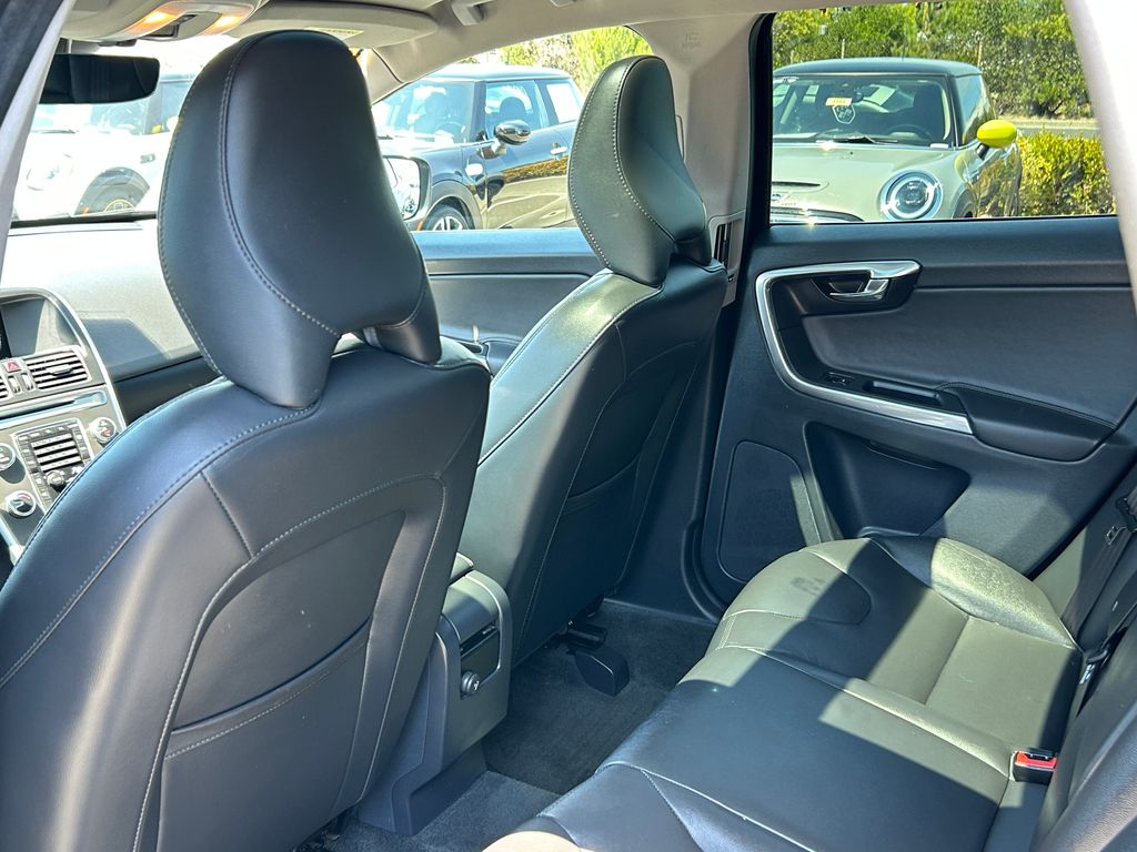 Thumbnail: 2016 Volvo XC60 - 31