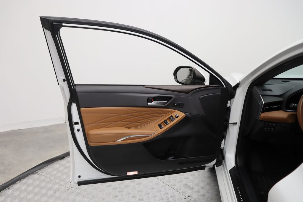 2020 Toyota Avalon Limited 16