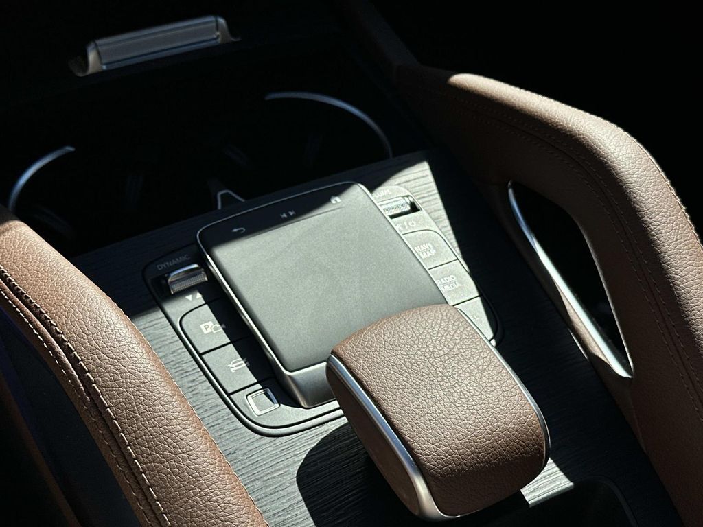 Thumbnail: 2026 Mercedes-Benz GLE - 11