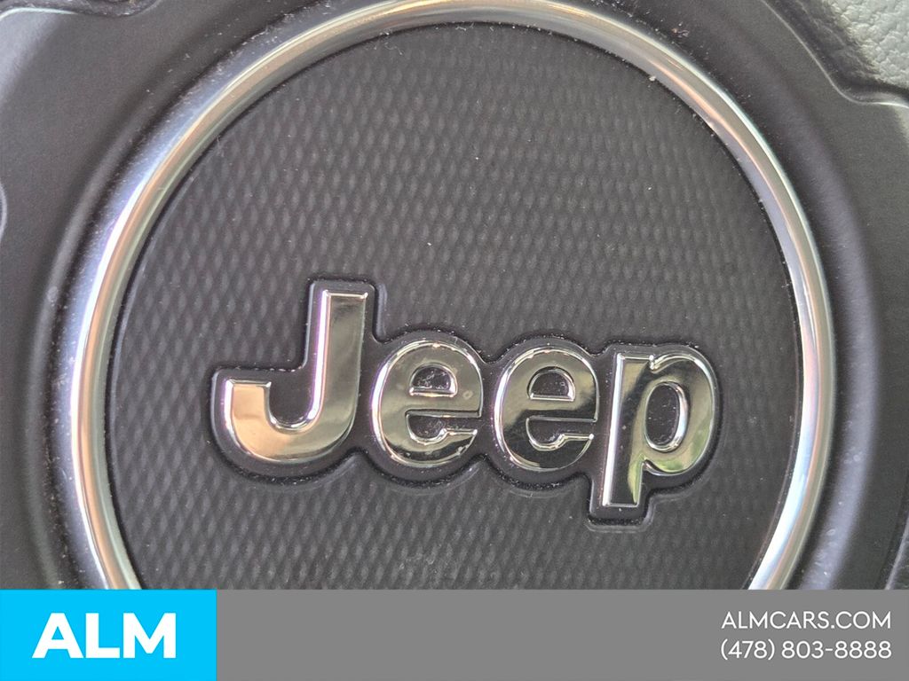 Used 2025 White Jeep Sahara image 31