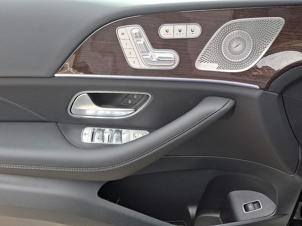 Thumbnail: 2026 Mercedes-Benz GLE - 8