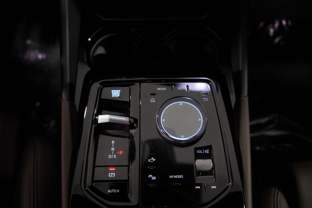 Thumbnail: 2025 BMW 5 Series - 14