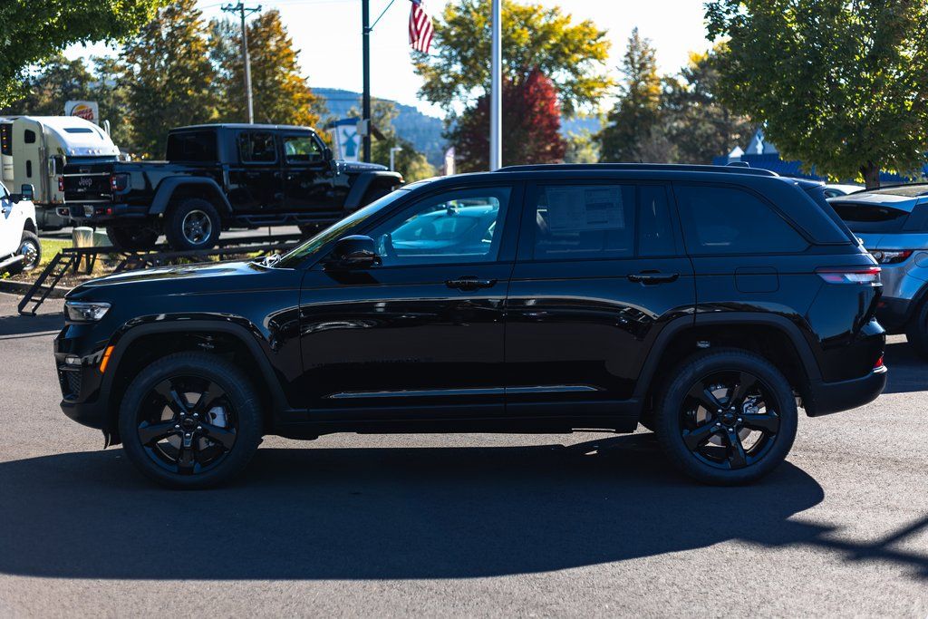 2025 Jeep Grand Cherokee Limited thumbnail 11