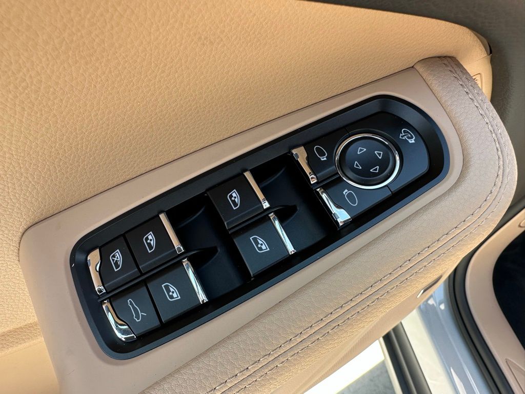 2025 Porsche Macan  15