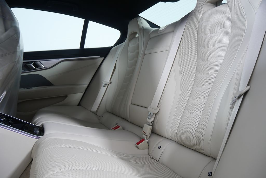 Thumbnail: 2026 BMW 8 Series - 17