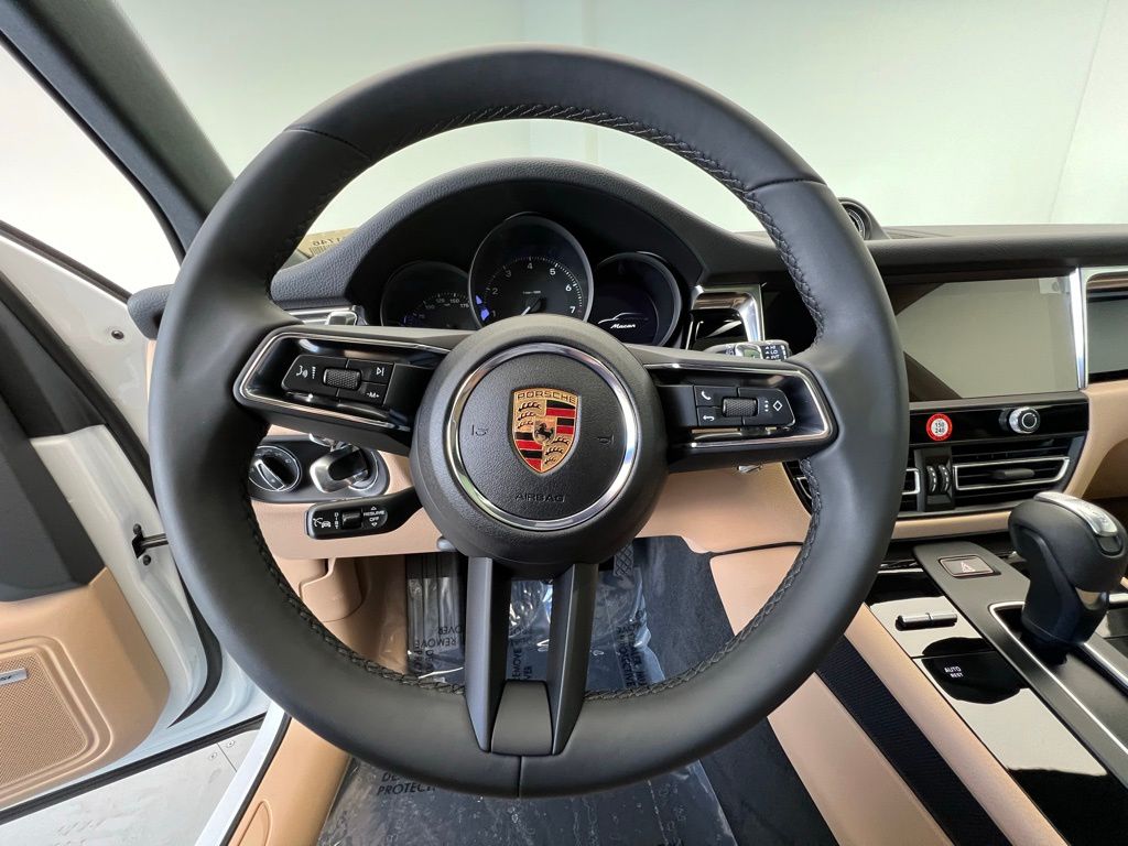 2025 Porsche Macan  7