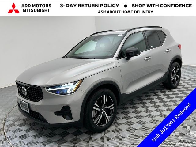 2024 Volvo XC40 B5 Core Dark Theme AWD