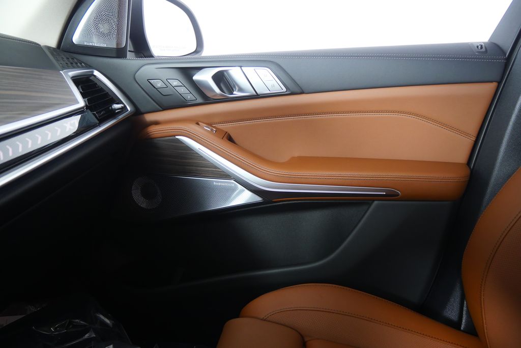 Thumbnail: 2026 BMW X7 - 26