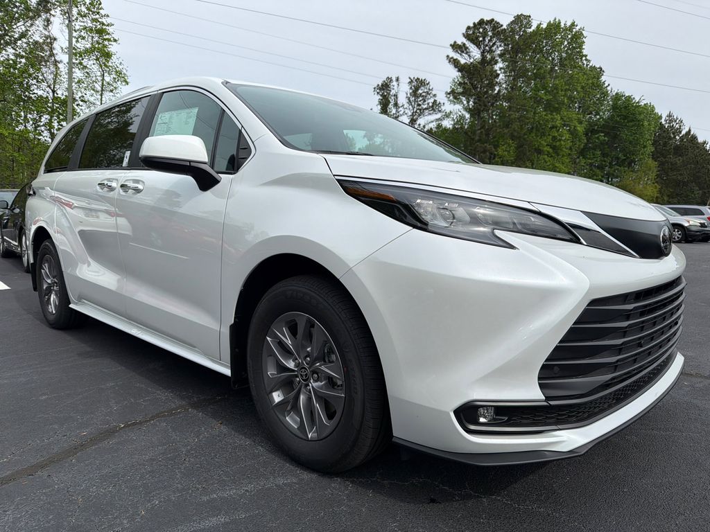 Pearl 2026 Toyota Sienna XLE 7-Passenger FWD Minivan Front-Wheel Drive Continuously Variable Transmission