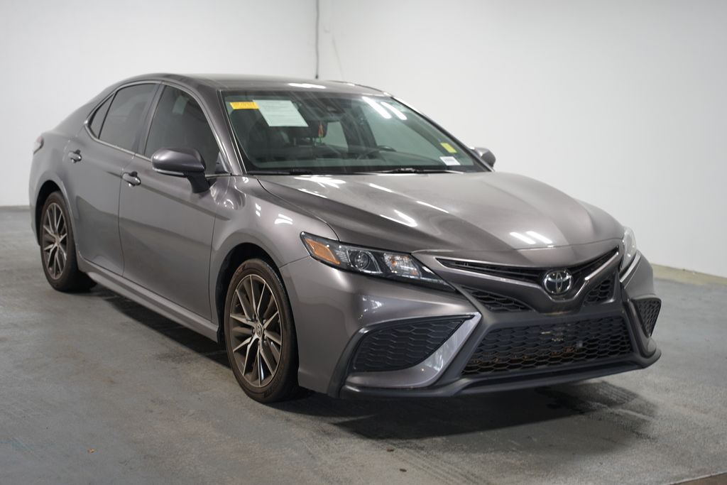2023 Toyota Camry SE 3