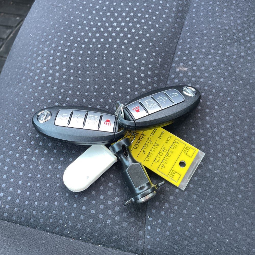 View vehicle photo 3