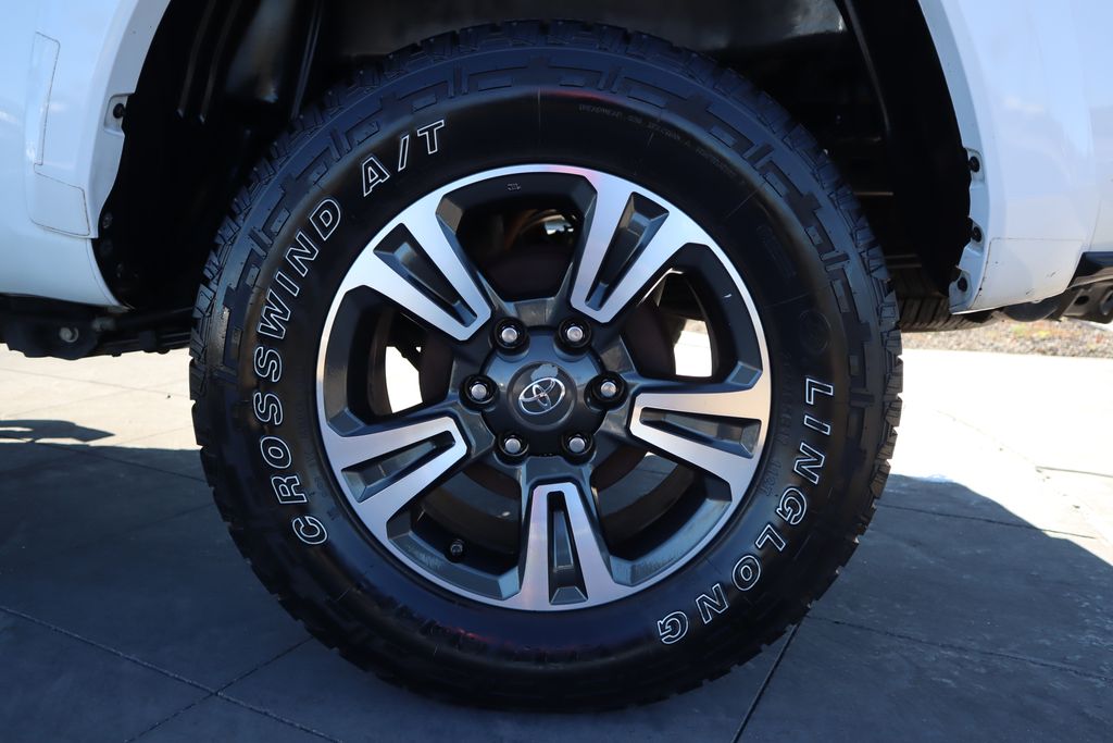 Thumbnail: 2019 Toyota Tacoma - 29