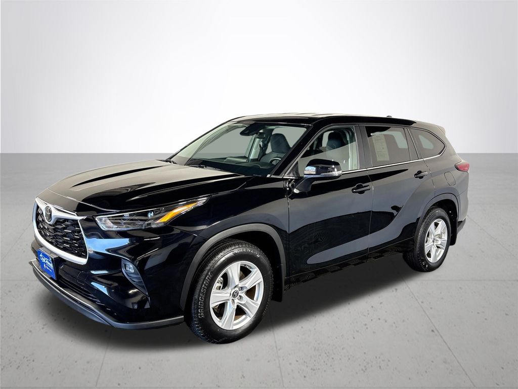 2023 Toyota Highlander LE photo 2