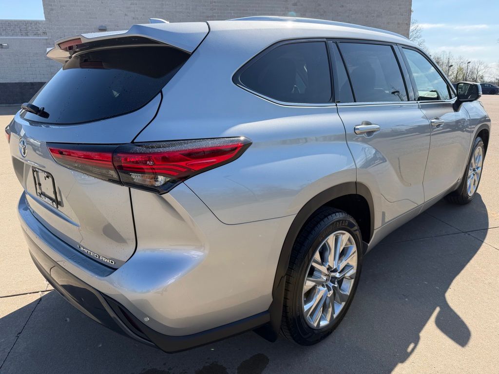 used 2023 Toyota Highlander car, priced at $37,903