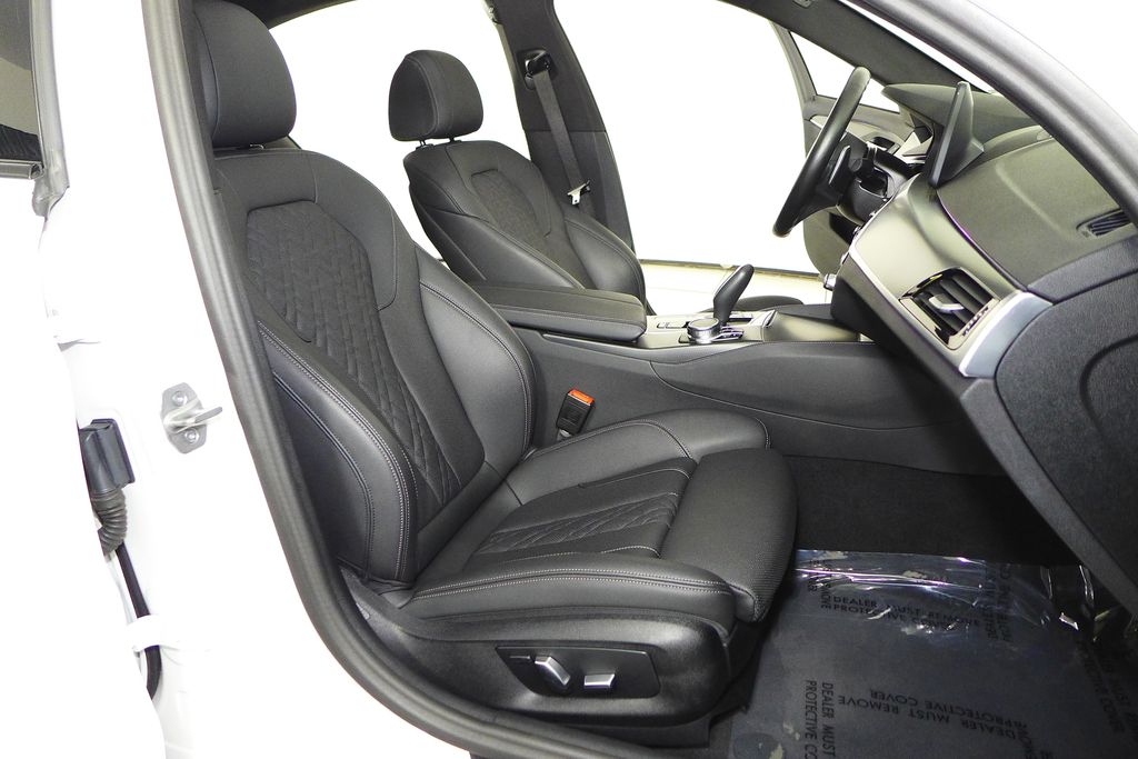 Thumbnail: 2023 BMW 5 Series - 18