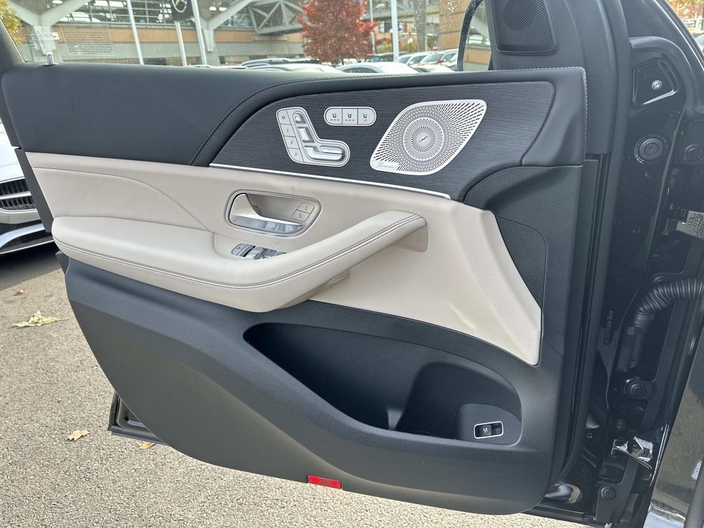 Thumbnail: 2026 Mercedes-Benz GLE - 16