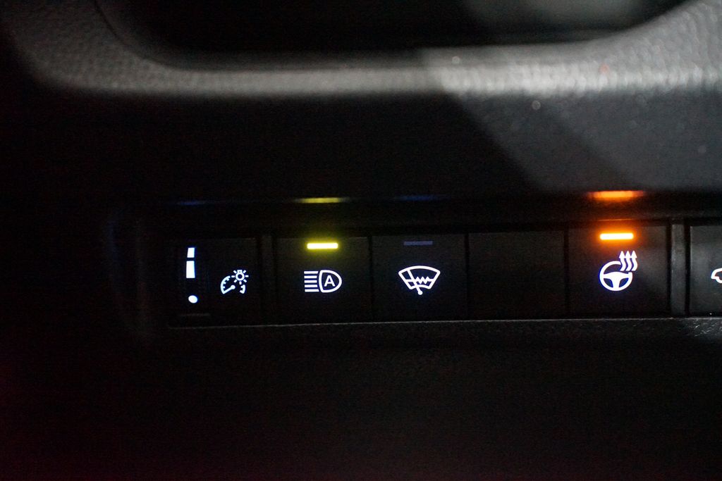 Thumbnail: 2021 Toyota RAV4 - 23