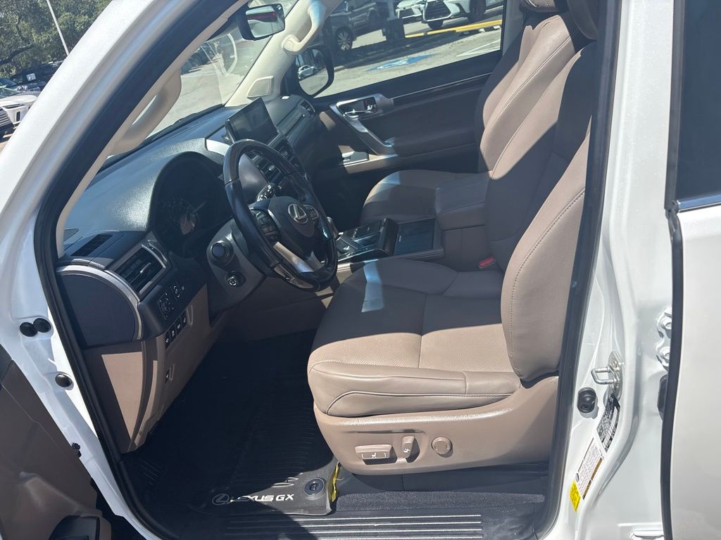 Thumbnail: 2023 Lexus GX - 17