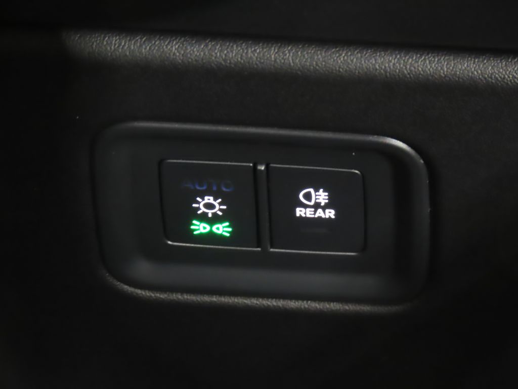 Thumbnail: 2024 Porsche Macan - 25