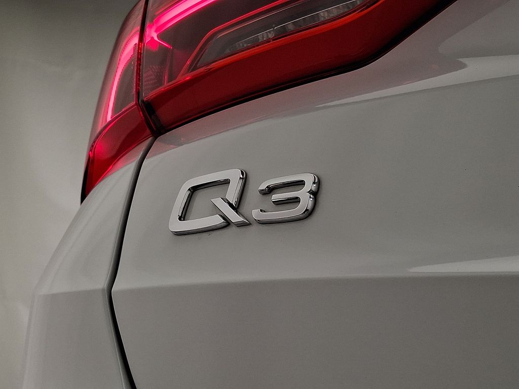 Thumbnail: 2023 Audi Q3 - 31