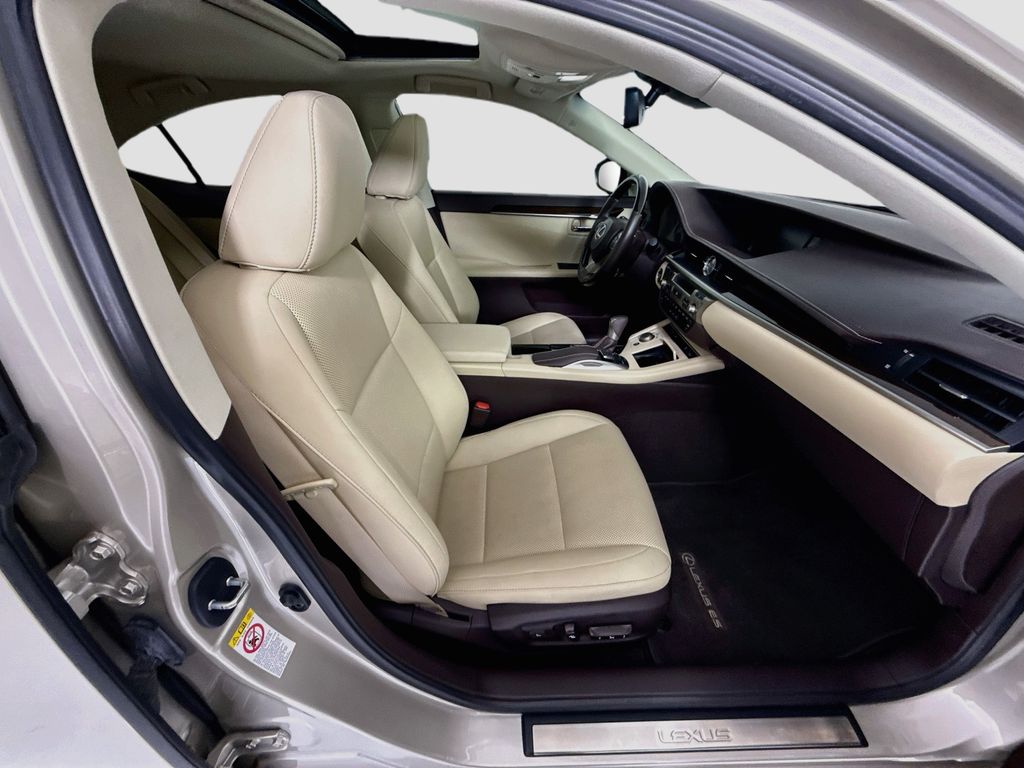Thumbnail: 2016 Lexus ES - 20