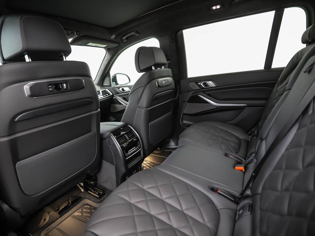 Thumbnail: 2027 BMW X7 - 21