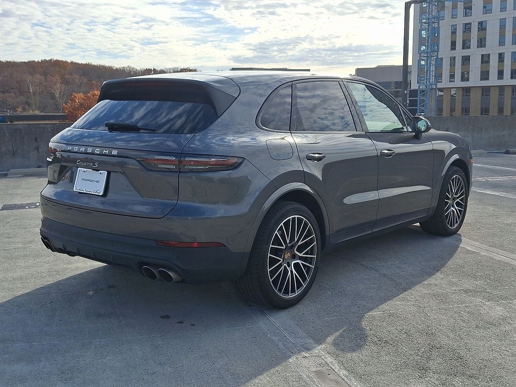 Thumbnail: 2023 Porsche Cayenne - 8